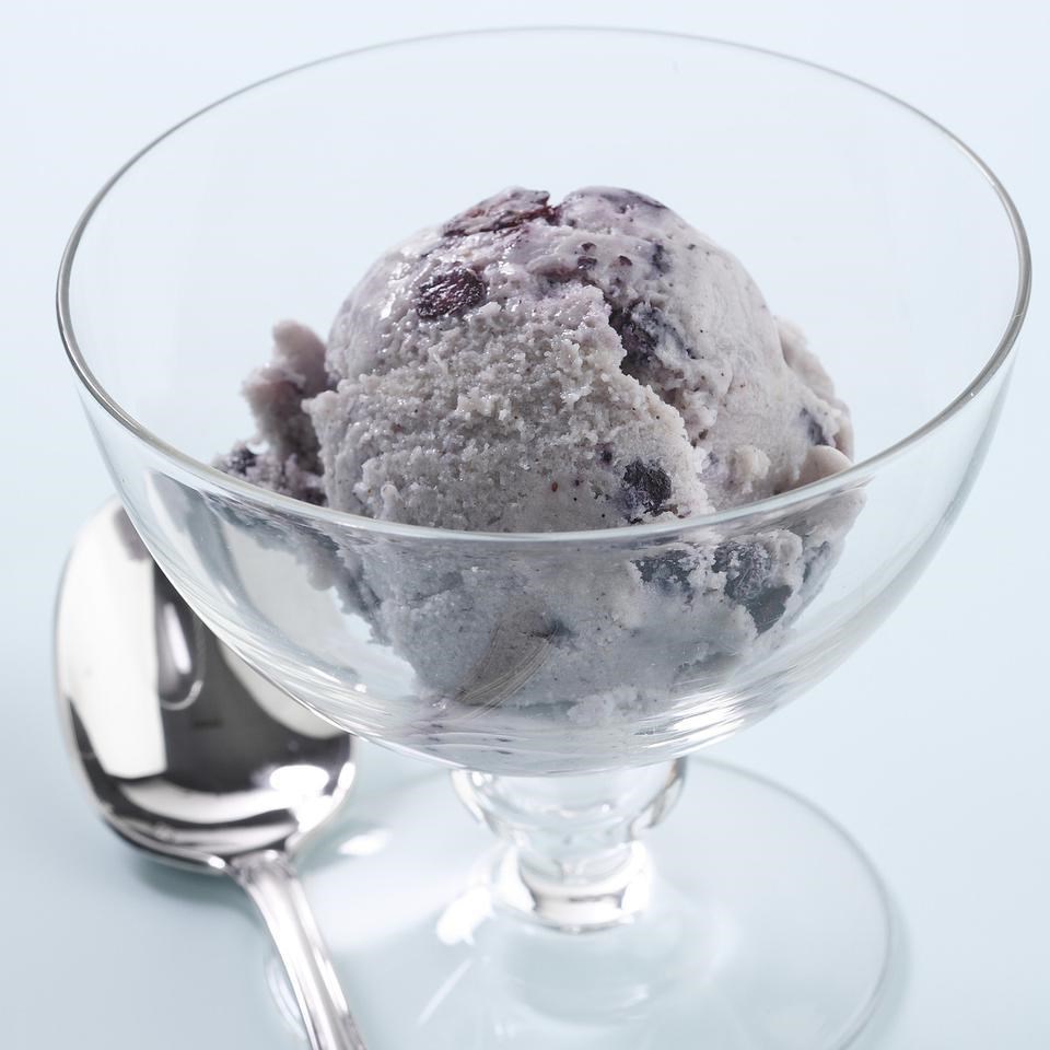 Blueberries and cream