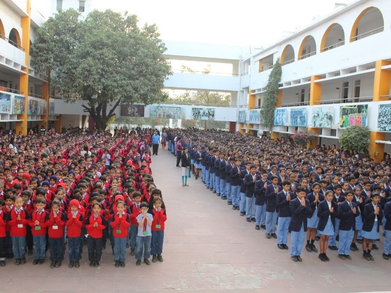 Navrachana Sama - The students of Navrachana School, Sama