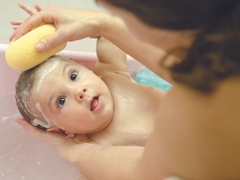 Infants bathing guide