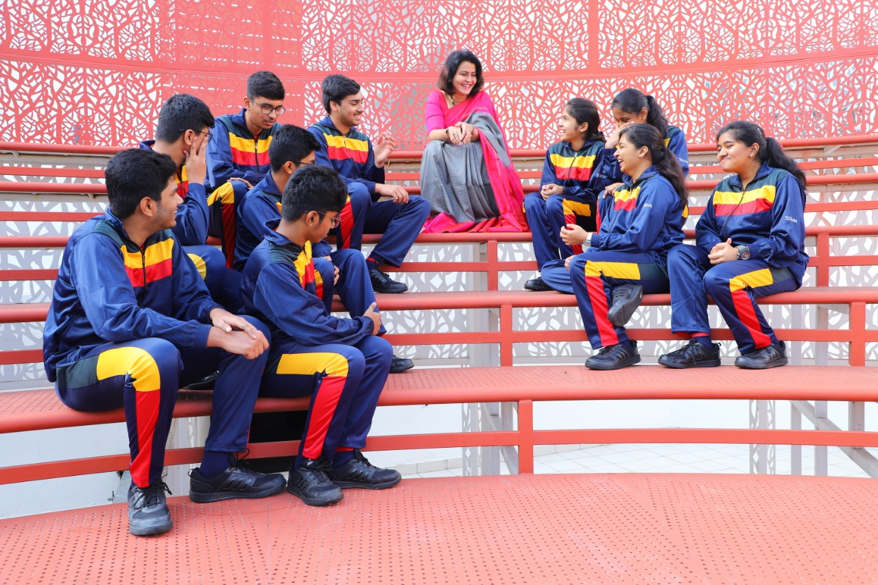 Dr Manimekalai Mohan along with her students