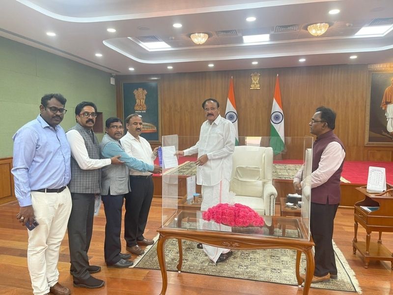 NISA delegation meets Venkaiah Naidu for Budget schools' demands