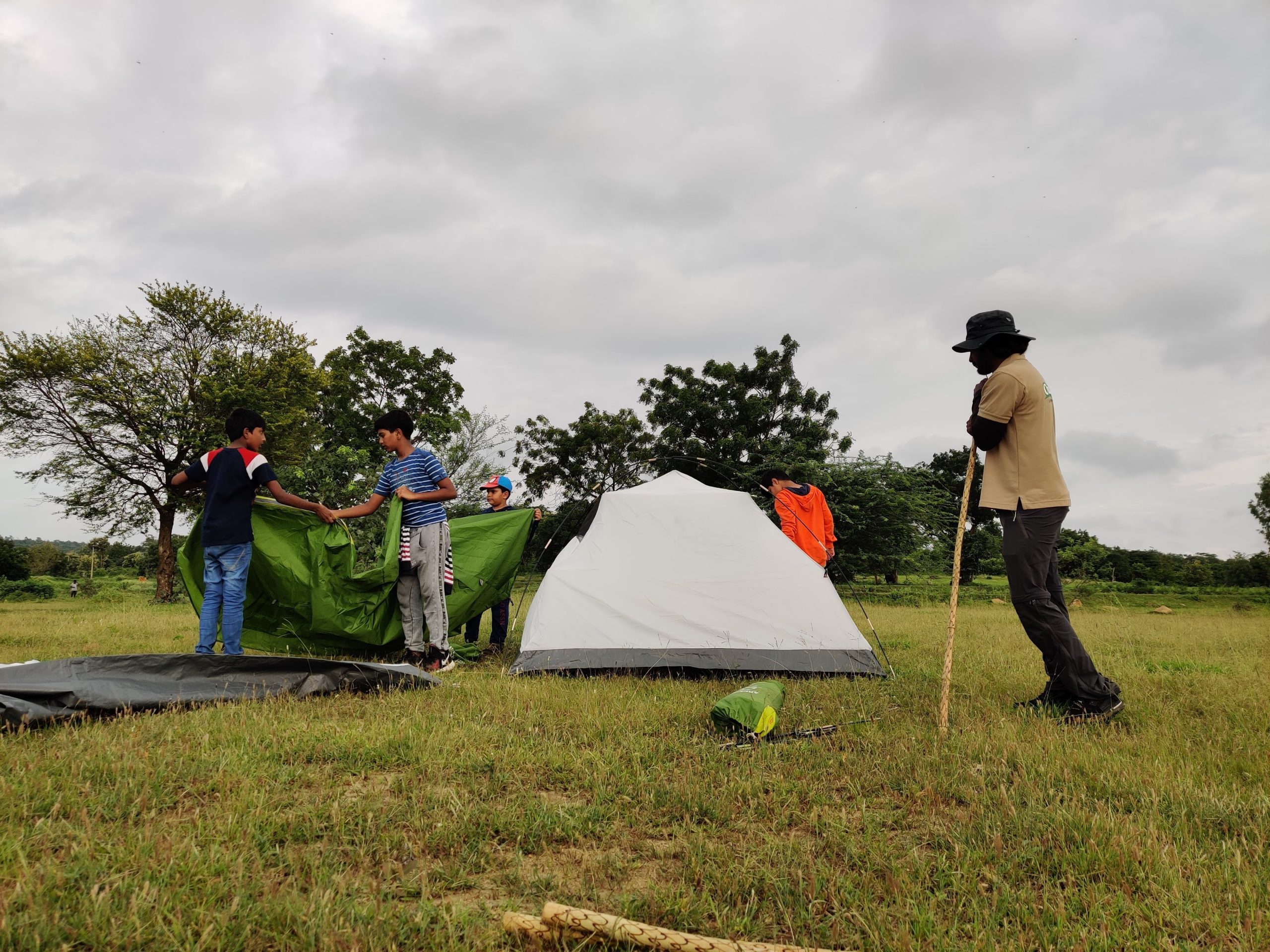 Children making their own tents with Outlife