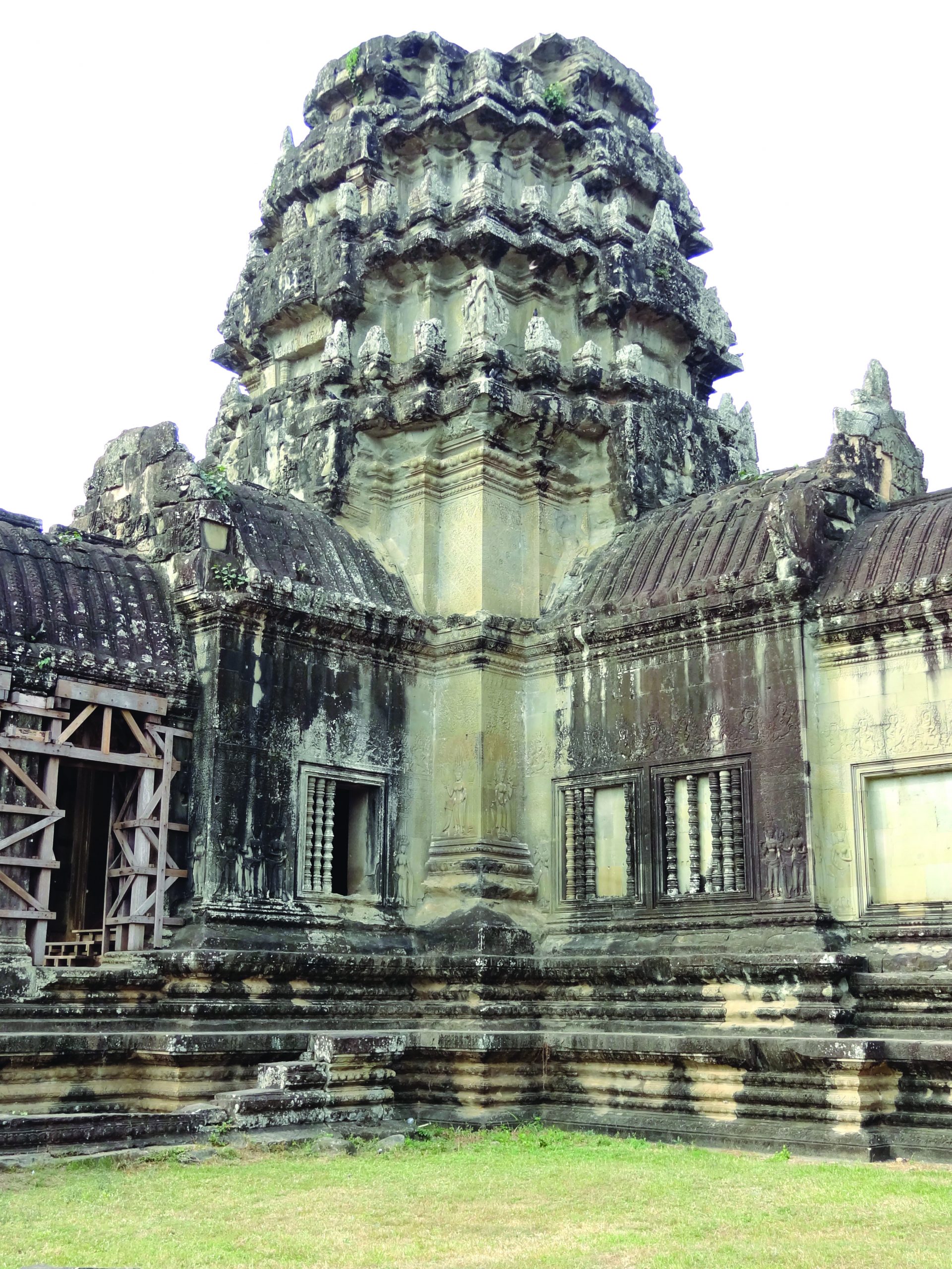 Angkor_Wat_Gopuram_14