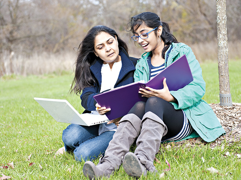 mother daughter reading