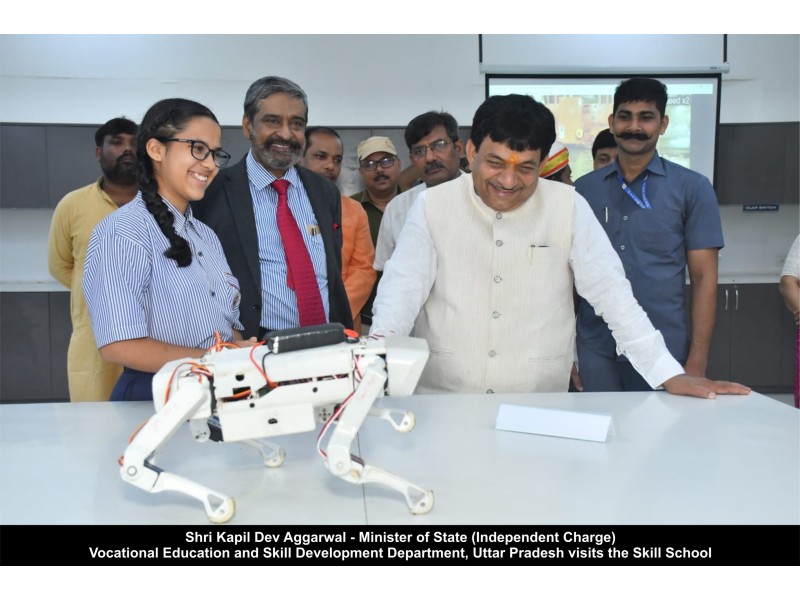 Shri Kapil Dev Aggarwal visits the Skill School 