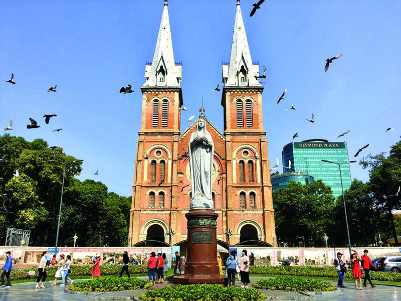 Notre-Dame-Cathedral-Basilica-of-Saigon copy